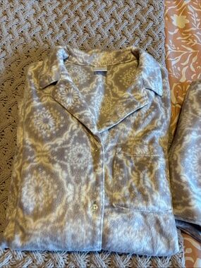 Adonna Cream and Gray Fleece Pajama Top set number 2